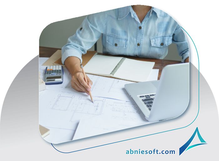 تصویری از یک پیمانکار که درحال ثبت اطلاعات و مستندسازی در پیمانکاری است.