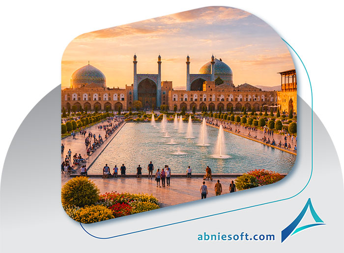 نمایی زیبا از میدان نقش جهان که ساخت و ساز در اصفهان را نشان می دهد.